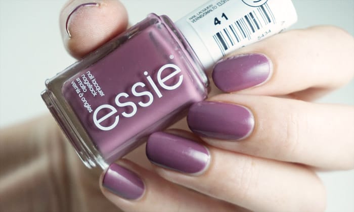 Swatch of the Essie nail polish Island hopping