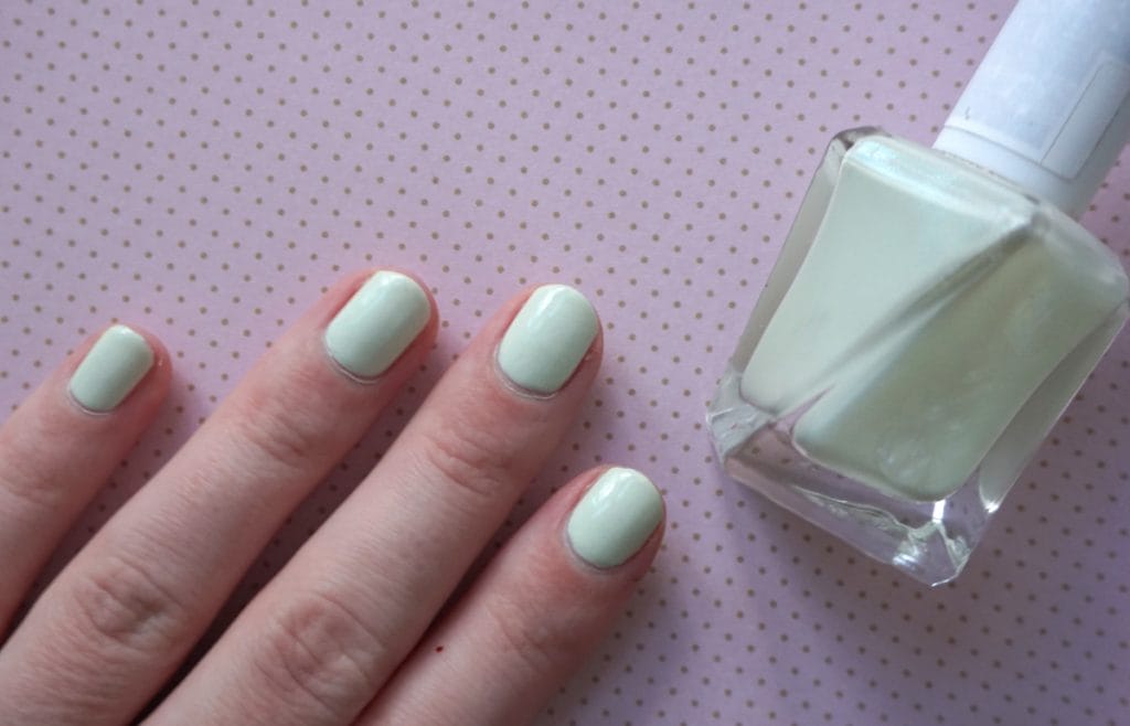 A swatch of Essie zip me up with its bottle