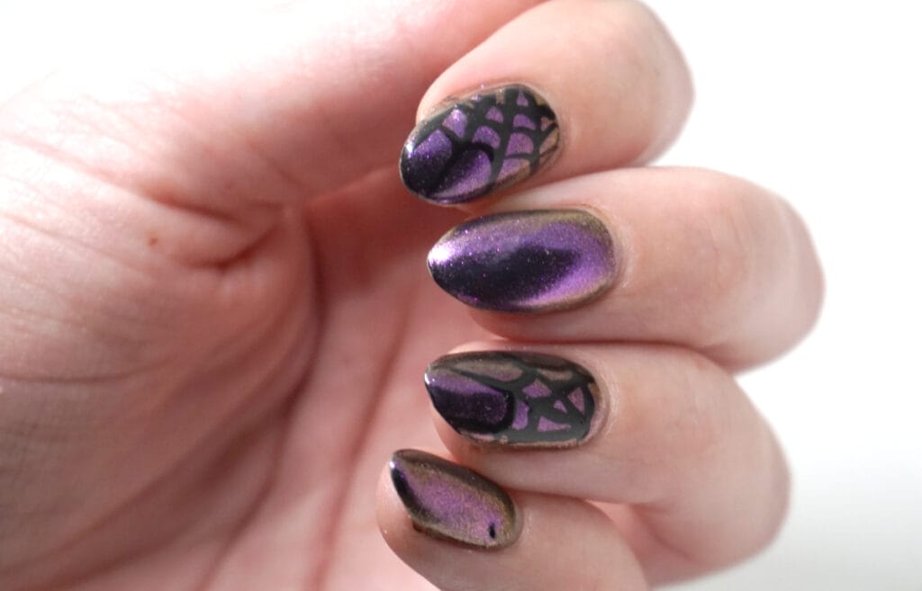 Duochrome spiderweb halloween 2020 nail art