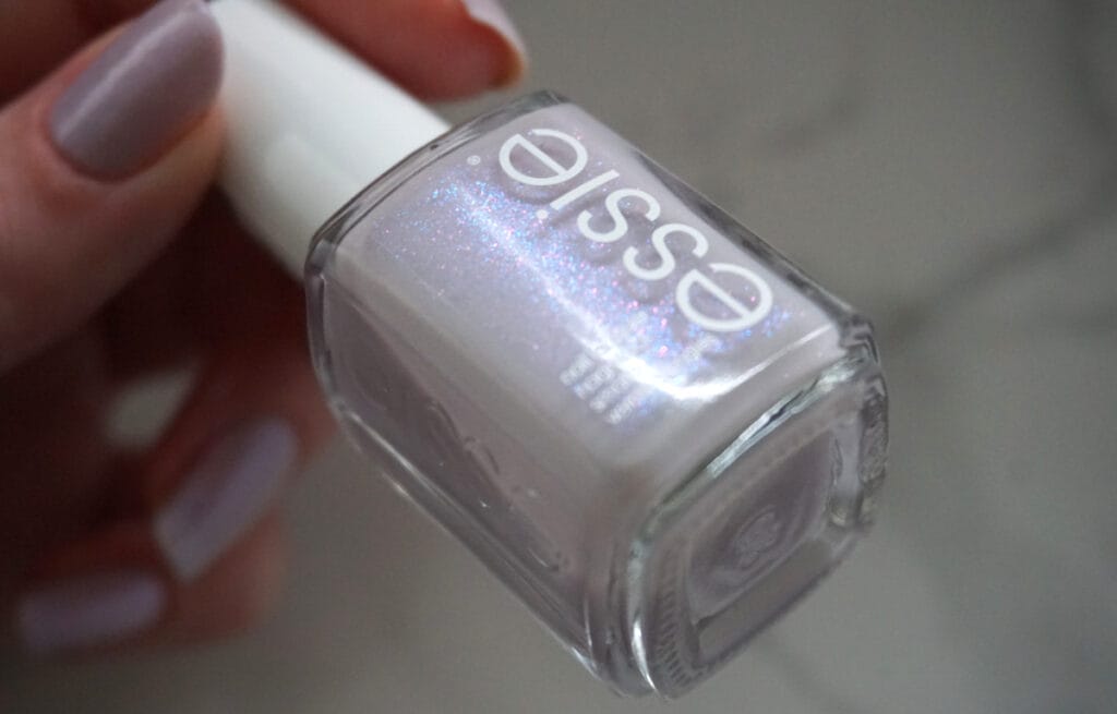 Essie Glow and arrow (Valentine’s day collection 2021)