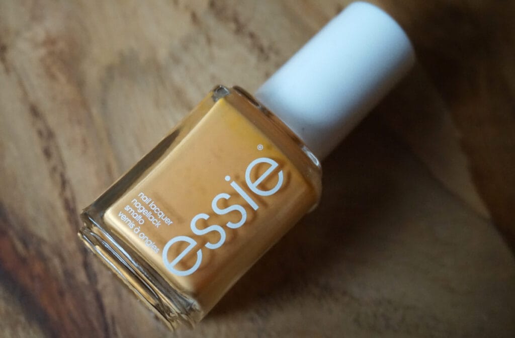 Swatches of Essie you know the espadrille (Spring 2021)