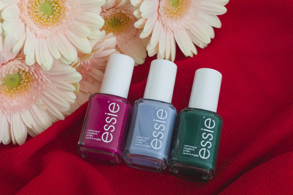 Swatches of the Essie Midsummer 2021 collection (Pic-nic of time)
