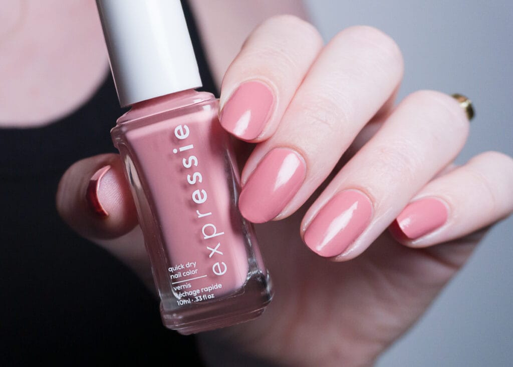 Swatch of Essie Second hand, first love (Expressie)