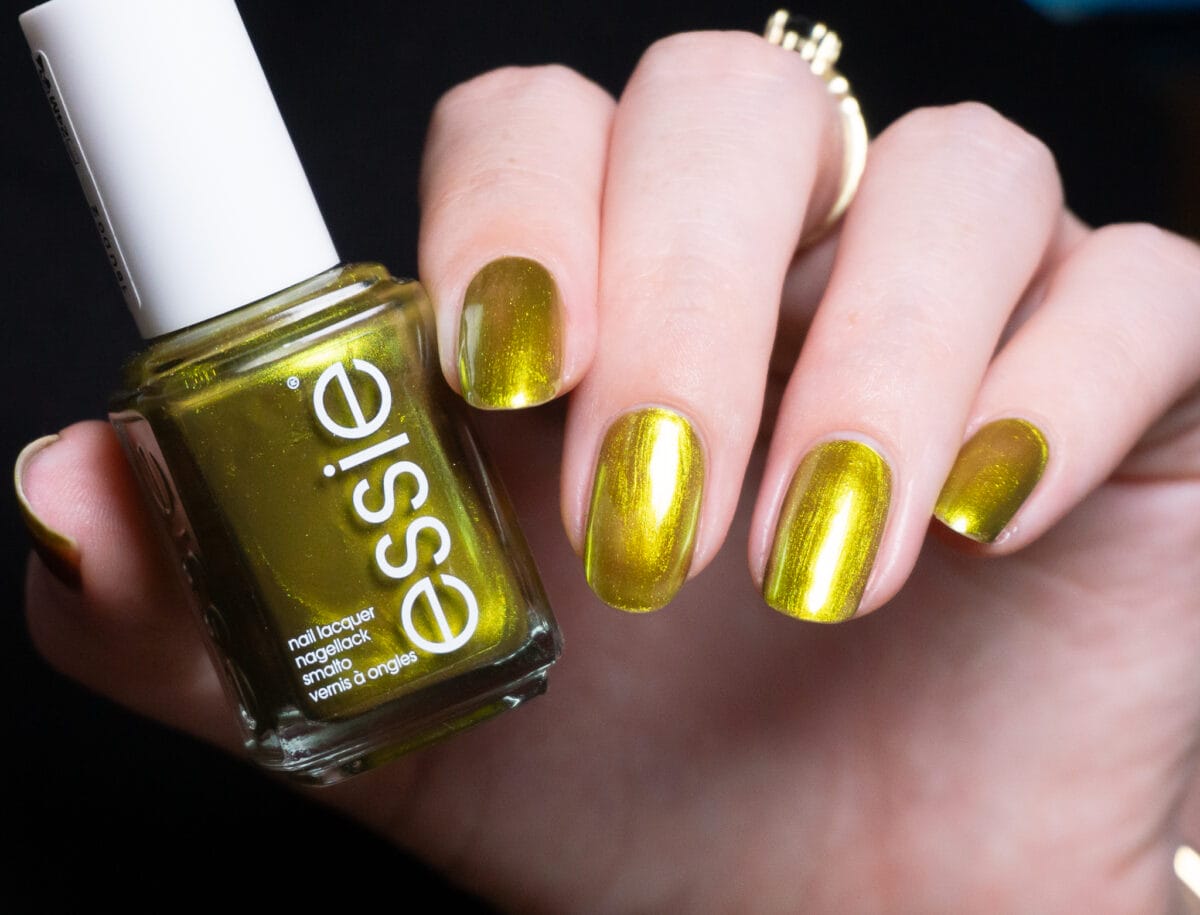 The most popular nail polish shades of Winter 2022/2023 Noae Nails