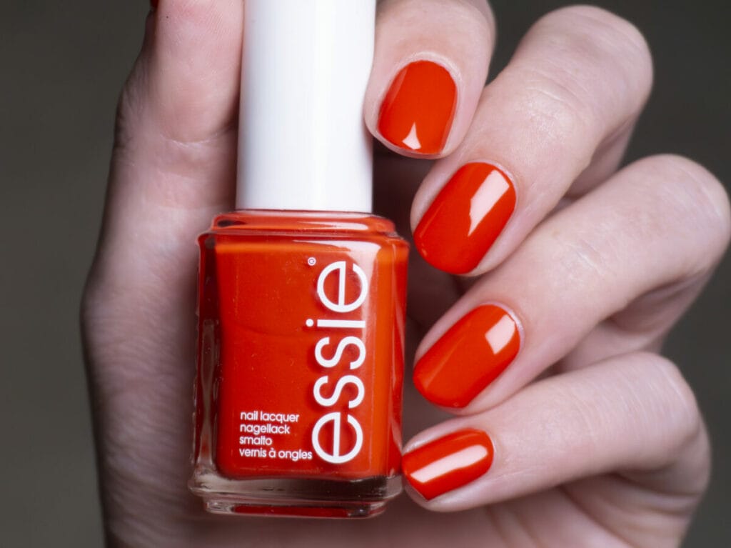 Essie red creme - comparison Noae Nails
